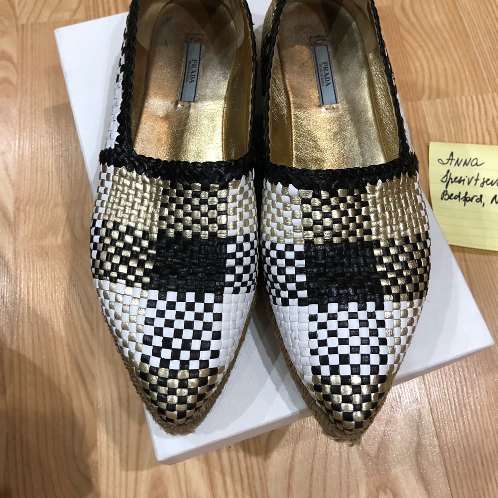 Prada - Picture 2 of 8